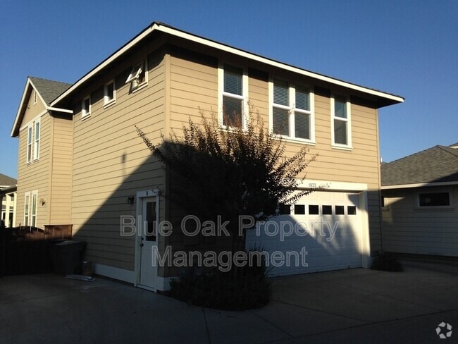 Building Photo - 1833 Roth St Rental
