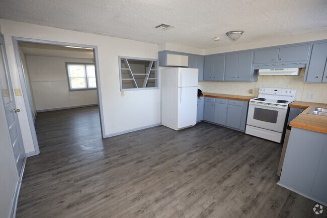 Building Photo - 425 S George Nigh Expy Rental