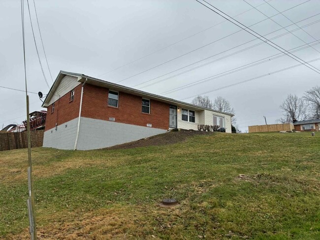 Building Photo - 505 Belleview Dr
