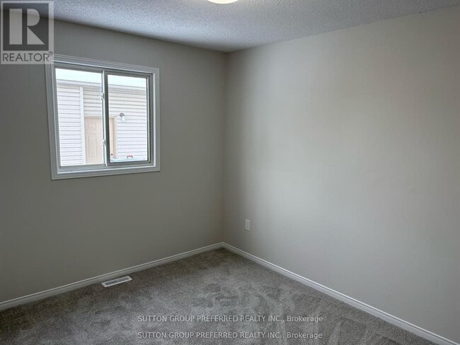 Photo - 331 Simpson Crescent