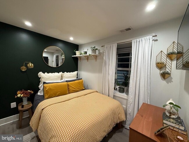 Building Photo - 625 Park Rd NW Unit 8