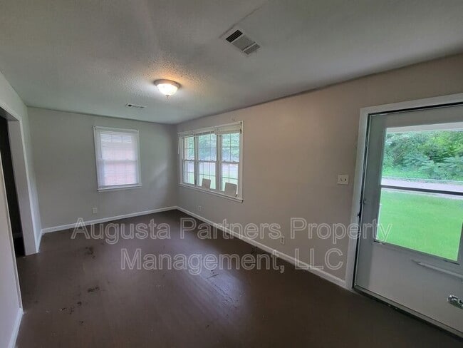 Photo - 2111 Dyer St