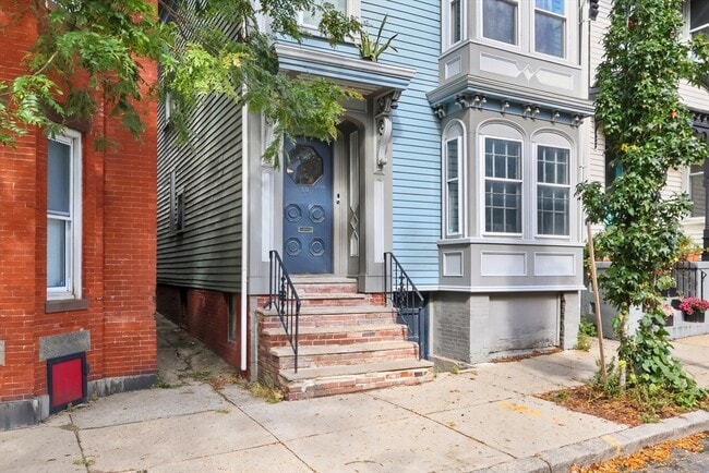 Building Photo - 50 Monmouth St Unit 1