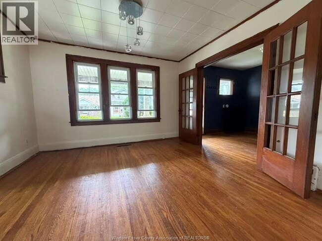 Photo - 1411 Dougall Ave