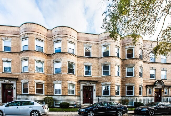 Building Photo - Spacious 2-Bed/2-Bath Condo with Private P...