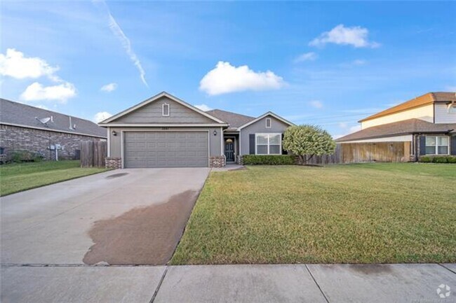 Building Photo - FOR LEASE | Jenks Home | 4 Bed, 2.5 Bath $...