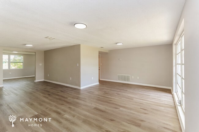 5013 Meadowlark Ln