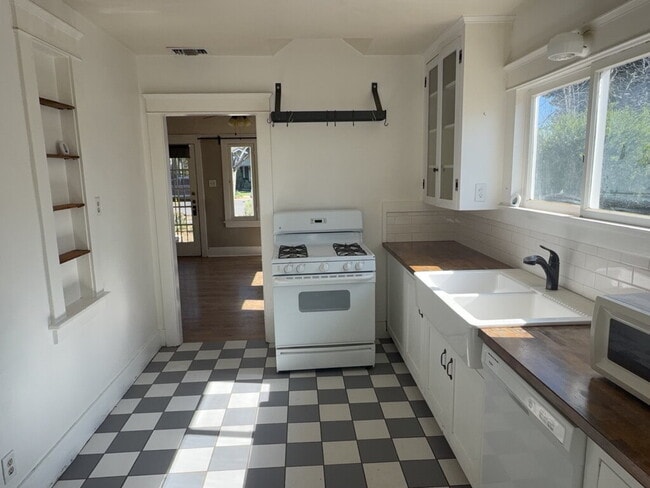 Photo - "Charming Riverside Retreat: Cozy 2-Bedroom Home with Modern Comforts!"