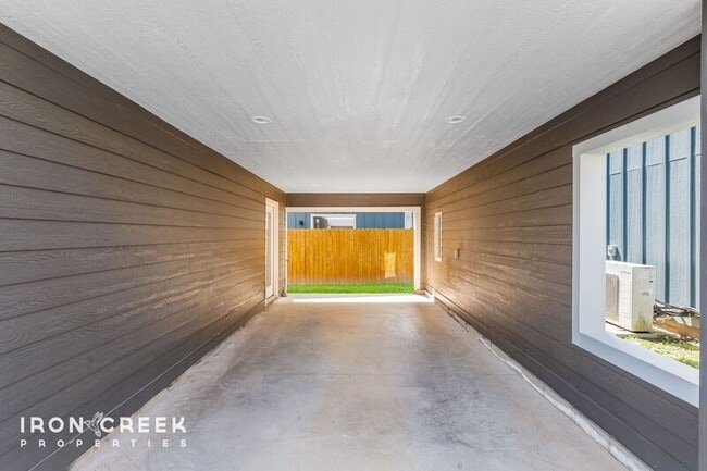 Photo - 52 W Cascade St