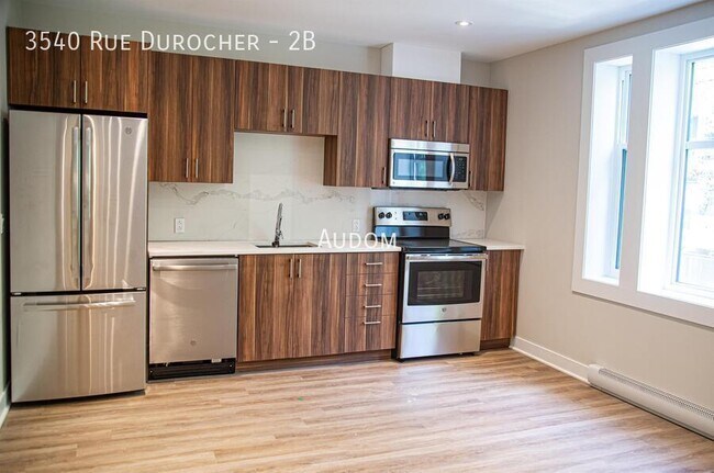 Photo - 3540 Rue Durocher Unit 2B