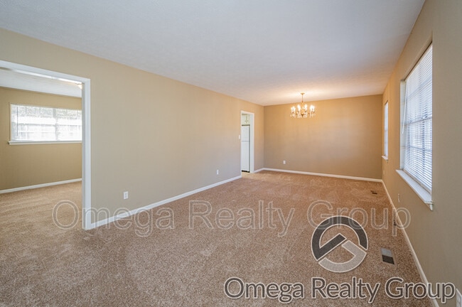 Photo - 504 Roselle Ln