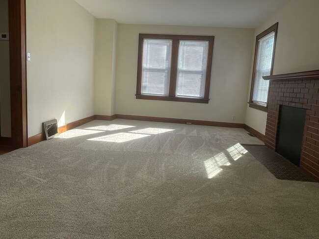Photo - BRICK & ROLL  3 BEDROOM 1.5 BATH PARADISE ...