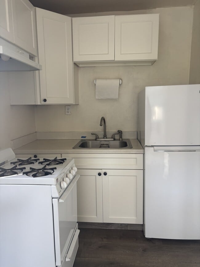 Photo - 715 E Roseburg Ave