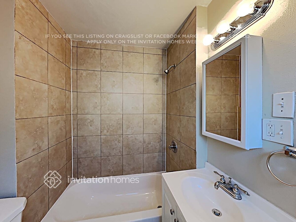 Photo - 3703 S Gramercy Pl