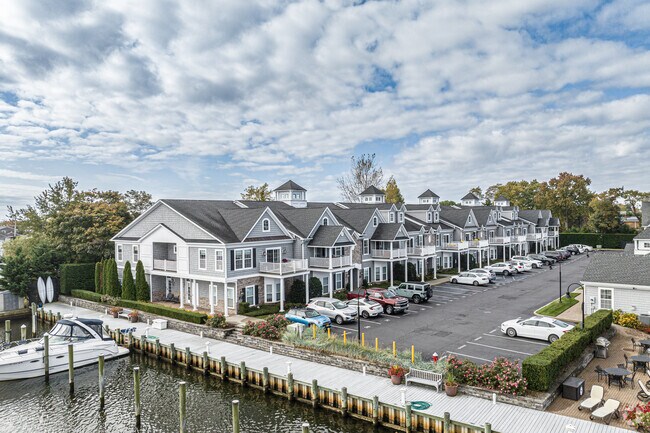 100 Schmeelk Pl - Hidden Harbor Estates Apartments
