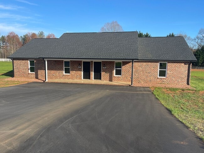 Available July 10th, 2025! 2BD 1 BA Duplex... - Available July 10th, 2025! 2BD 1 BA Duplex... Condo