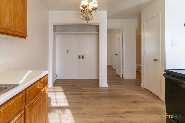 Building Photo - 1601 Benttree Dr Unit C
