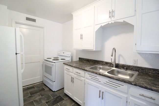 Photo - December FREE On This 1 Bedroom 1 Bath Duplex in Navy Hill Area in Olathe