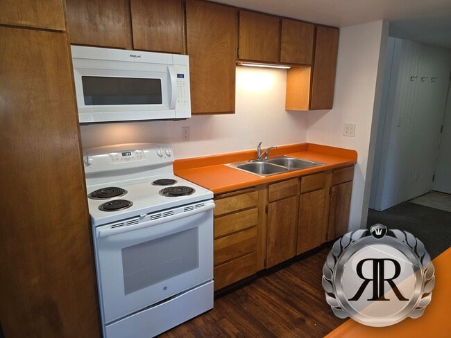 Photo - 2 Bedroom, 1 Bath duplex, Close to 40th & Summitview