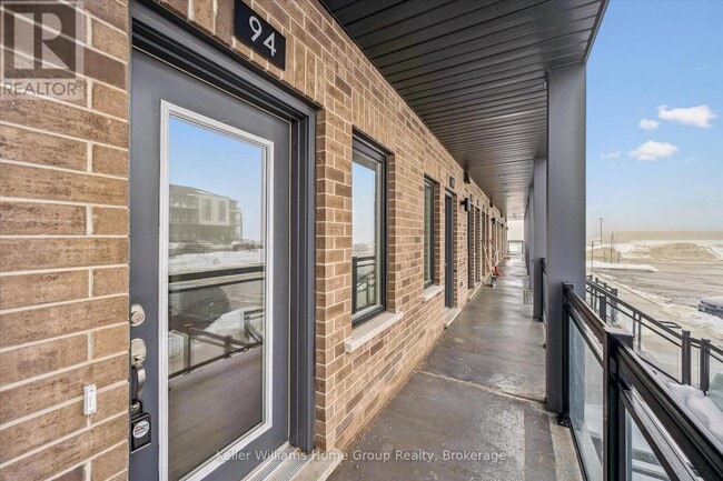 Photo - 940 St David St N