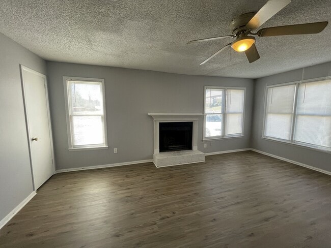 Photo - 3929 Highridge Dr SW