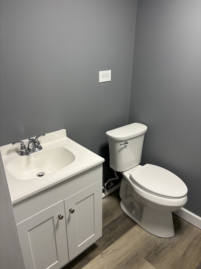 bathroom - 355 S 6th St Unit B