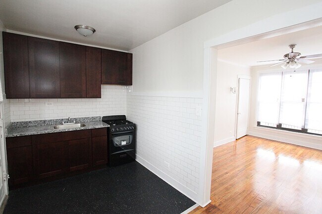 6364-82 N Hermitage
