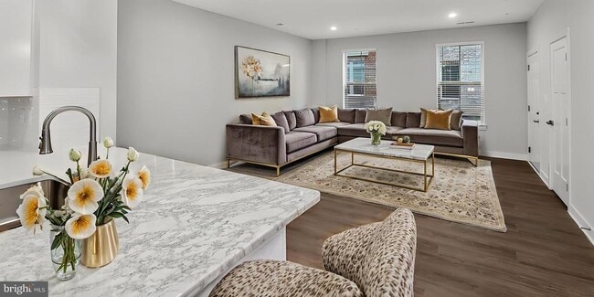 Photo - 2542 VERONA Pl