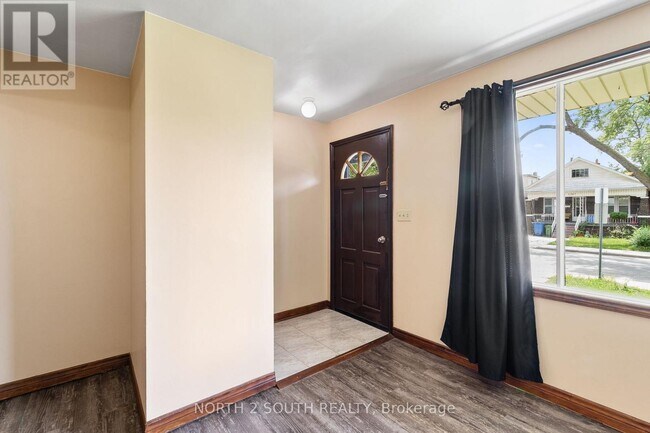 Photo - 1360 Goyeau St