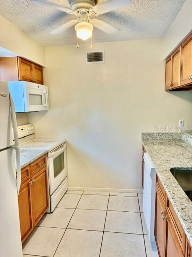 Photo - 211 Airport Ave E
