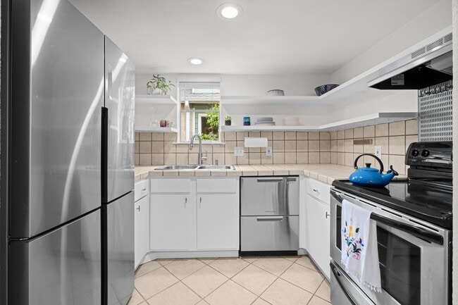 Photo - 2104 Cullen Ave
