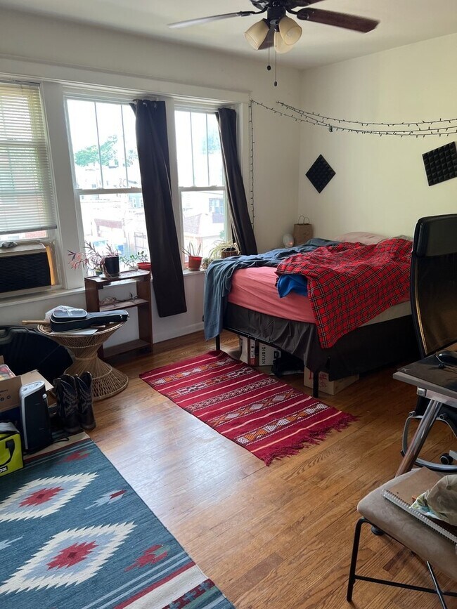 Photo - 3840 W Roscoe St Unidad 2