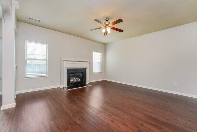 Photo - 304 Brittney Cove