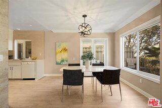 Photo - 2345 Roscomare Rd