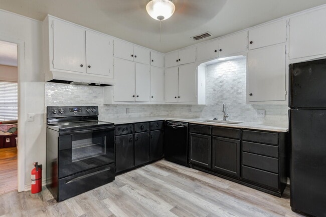 Photo - 3305 30th St