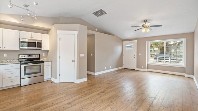 Photo - 2911 W Pleasanton Ave