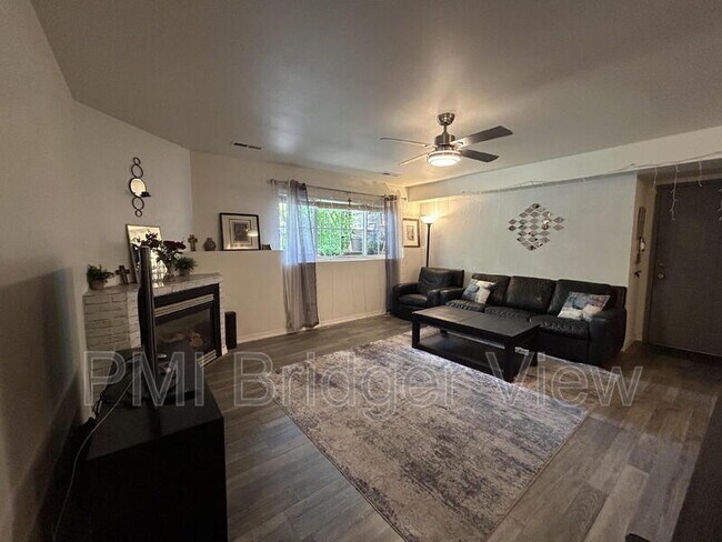 3505 Fallon St Unidad B15