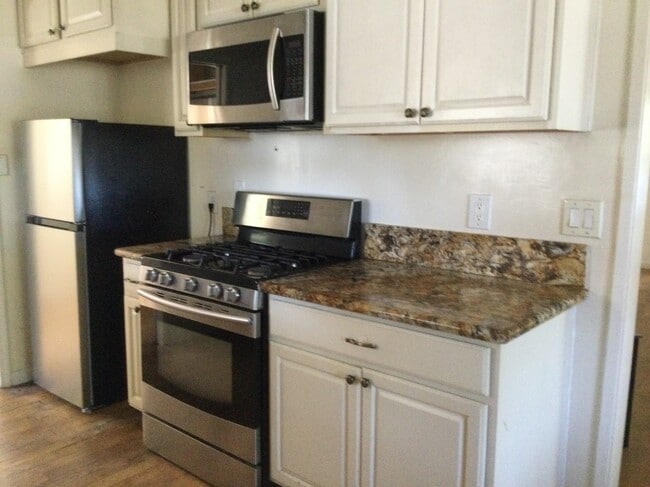 Photo - 20957 Community St