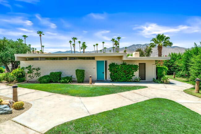 Building Photo - 215 Desert Lakes Dr Rental