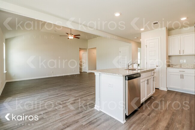 Photo - 104 Scots Pne Ct