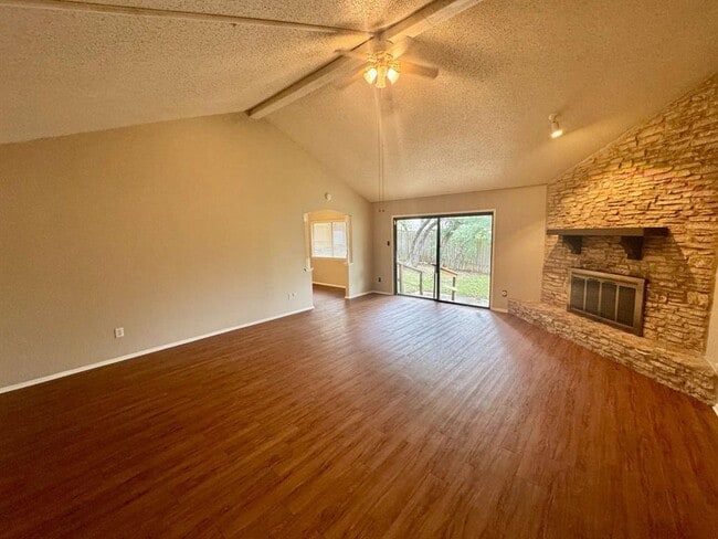Photo - 2708 Charlesworth Dr
