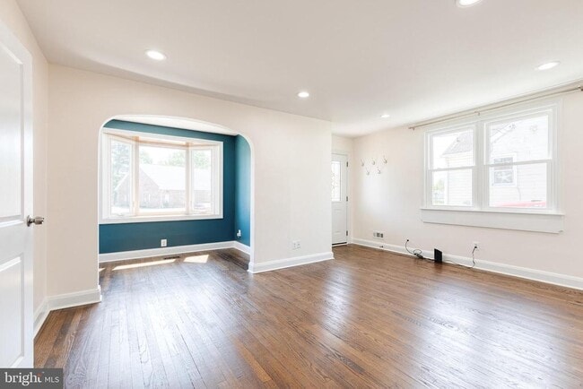 Photo - 406 N St SE