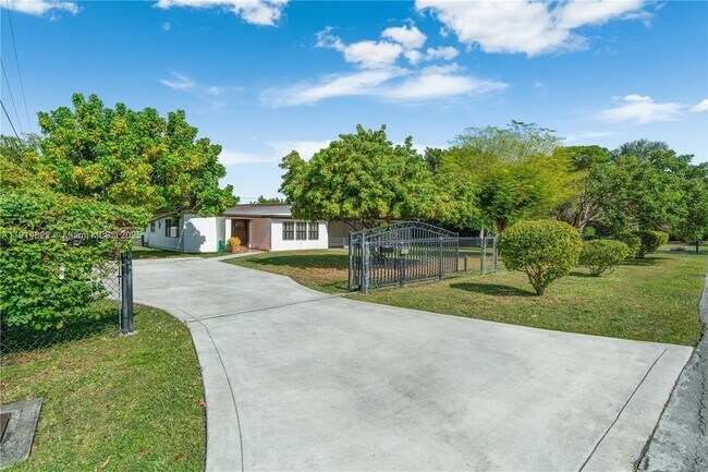 Photo - 10621 SW 111th St