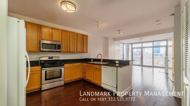 Photo - 1600 S Prairie Ave Unit 808