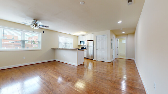 Large living dining area - 3113 St Paul St Apartamentos Unidad 1st Flr