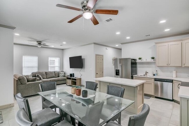 Photo - 2923 Pecos St