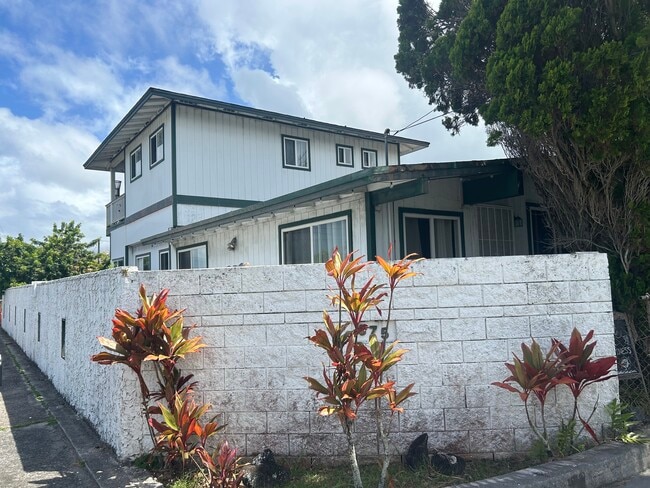 Photo - 675 Kihapai St House