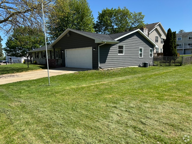Building Photo - 105 Nygard St Rental