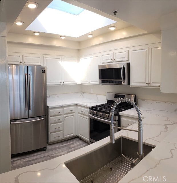 Photo - 950 Cagney Ln