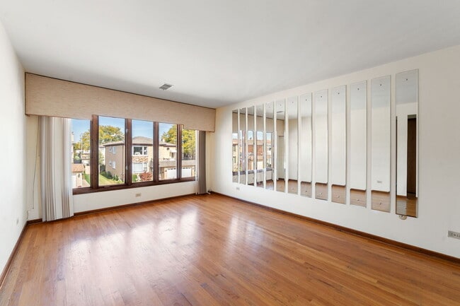 Photo - 8427 W Windsor Ave Unit 2